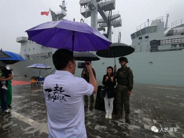 西非港口三亚舰上,中国海军老兵一席话让人泪奔 西非港口三亚舰上,中国海军老兵一席话让人泪奔