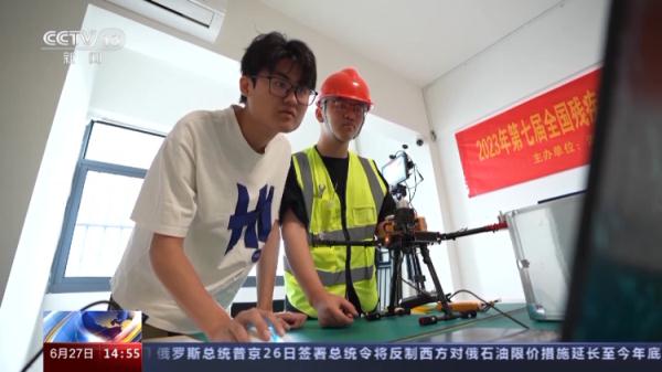 从无人机新手到教练 这名“00后”是如何做到的？