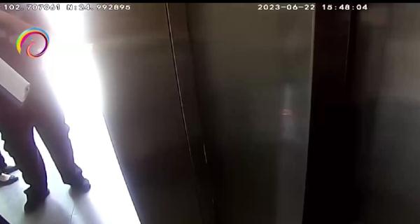 “有点缺氧了！”六人被困医院电梯，民警消防紧急救援
