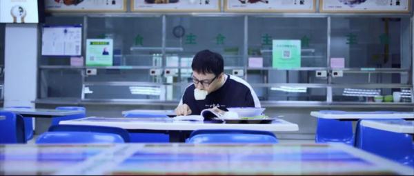 十年前他是植物学“学霸”,十年后他是网警“尖兵”! 十年前他是植物学“学霸”,十年后他是网警“尖兵”!