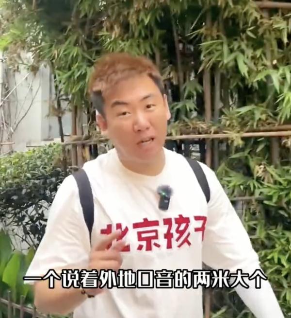 陌生男子想上门吃饭，拒绝的是小气还是有边界感？网友吵翻