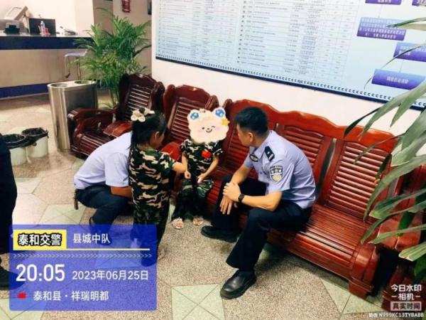 大晚上！民警巡逻时意外“捡”到一对双胞胎……