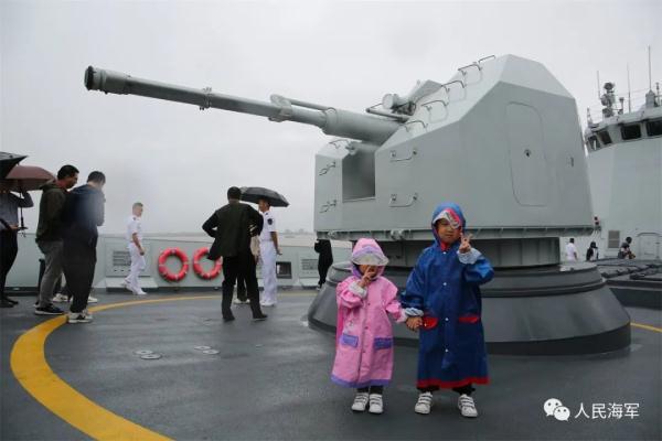 西非港口三亚舰上,中国海军老兵一席话让人泪奔 西非港口三亚舰上,中国海军老兵一席话让人泪奔
