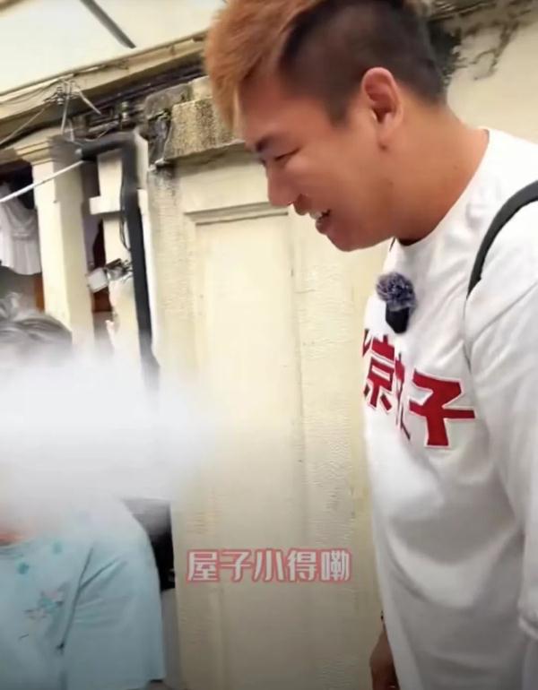 陌生男子想上门吃饭，拒绝的是小气还是有边界感？网友吵翻