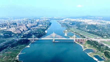 四川泸州长江六桥合龙 计划年底通车 四川泸州长江六桥合龙 计划年底通车