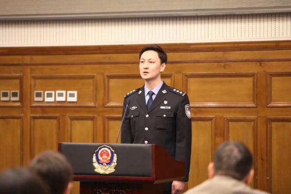 十年前他是植物学“学霸”,十年后他是网警“尖兵”! 十年前他是植物学“学霸”,十年后他是网警“尖兵”!