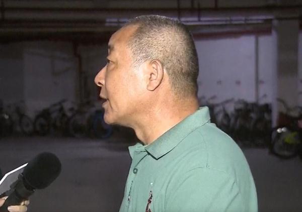 “沉迷”打洞,难以停工?沪一小区地库天花板变“马蜂窝”,究竟作甚…… “沉迷”打洞,难以停工?沪一小区地库天花板变“马蜂窝”,究竟作甚……