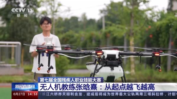 从无人机新手到教练 这名“00后”是如何做到的？