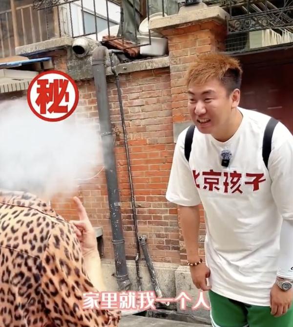 陌生男子想上门吃饭，拒绝的是小气还是有边界感？网友吵翻