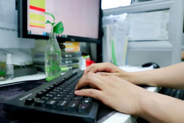 十年前他是植物学“学霸”,十年后他是网警“尖兵”! 十年前他是植物学“学霸”,十年后他是网警“尖兵”!