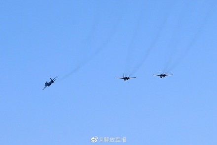 直击歼-15多课目飞行训练