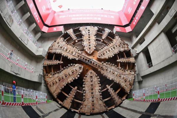 国产最大直径盾构机出洞