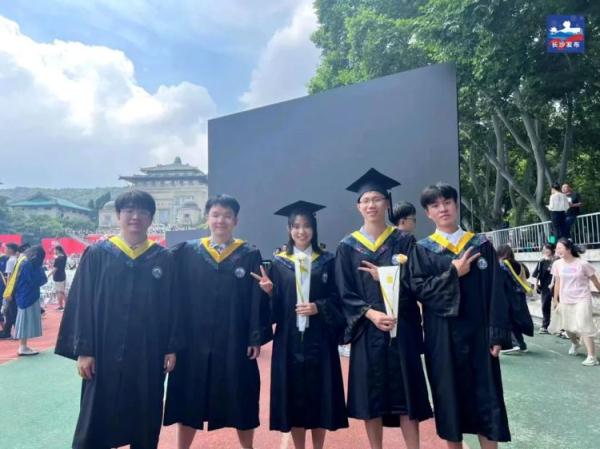 女生放弃保研清华选择国防科大,只为从军报国! 女生放弃保研清华选择国防科大,只为从军报国!