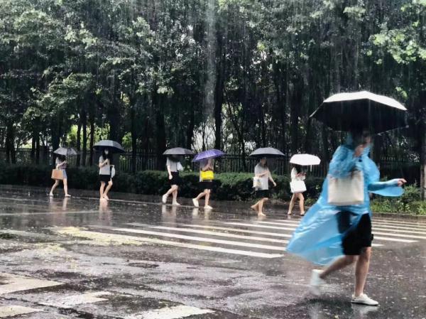 紧急提醒！辽宁局地或有大暴雨！10至11级雷暴大风！沈阳今晚的天气……