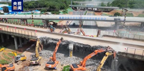 武汉绕城高速公路改扩建：14座上跨天桥今天同步拆除
