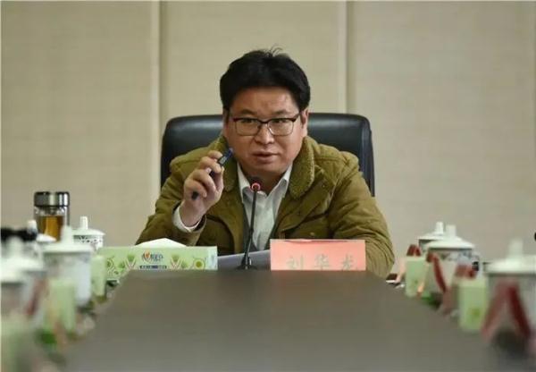 甘于被围猎，贵州省黔南州原副州长刘华龙被决定逮捕