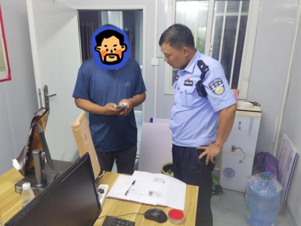 “喂!110吗?我找警号‘106810’的警官”…… “喂!110吗?我找警号‘106810’的警官”……