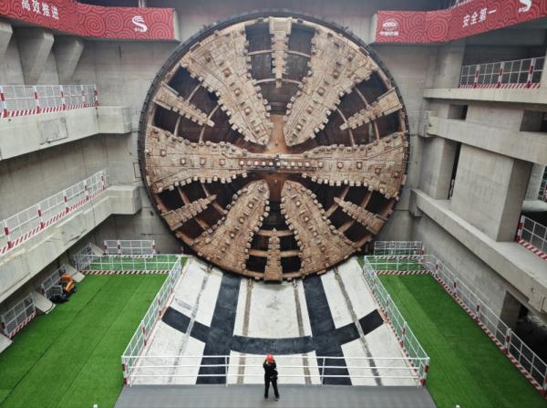 国产最大直径盾构机出洞