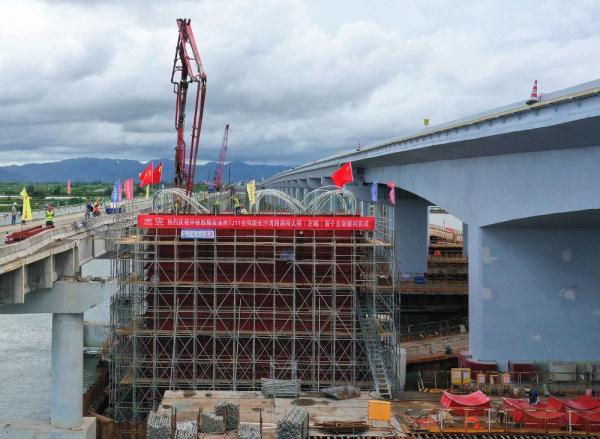 长沙湾跨海特大桥首个主墩完工 长沙湾跨海特大桥首个主墩完工