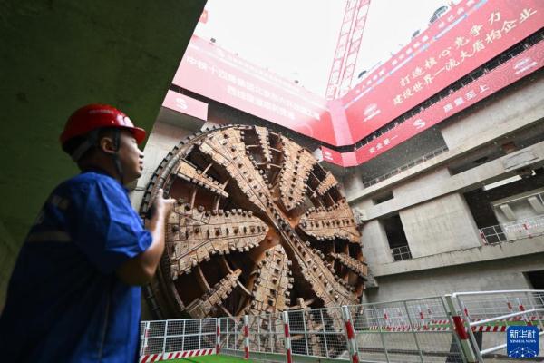 国产最大直径盾构机出洞