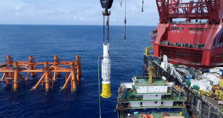 我国首台超深水打桩锤海试成功