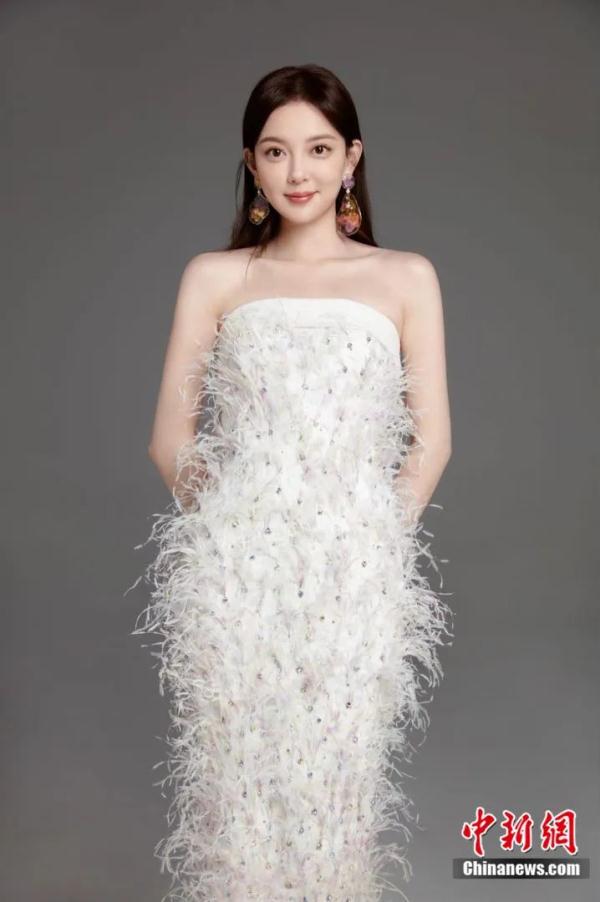 她三登春晚，却长期不火想过转行