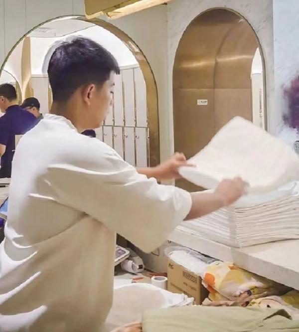 “沈阳一洗浴中心租爸爸”上热搜!网友:建议全国推广 “沈阳一洗浴中心租爸爸”上热搜!网友:建议全国推广