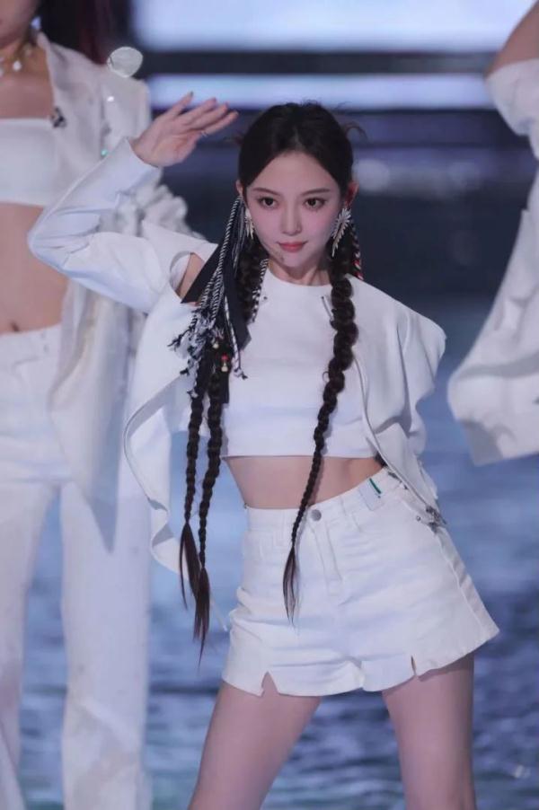 她三登春晚，却长期不火想过转行