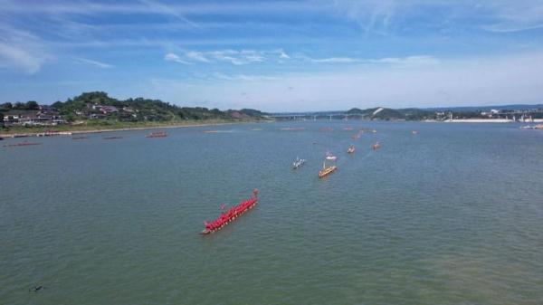 湖南沅陵:传统龙舟大赛开赛 40支龙舟队竞渡沅江 湖南沅陵:传统龙舟大赛开赛 40支龙舟队竞渡沅江