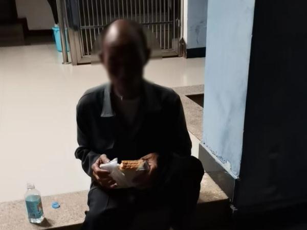 老人骑电动车横跨两省三地！还有3岁萌娃……