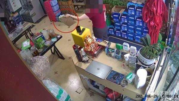 母亲私拆女儿档案袋，后续来了！她发文道歉，档案已重新审核封印