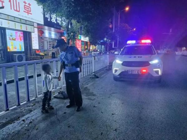 老人骑电动车横跨两省三地！还有3岁萌娃……