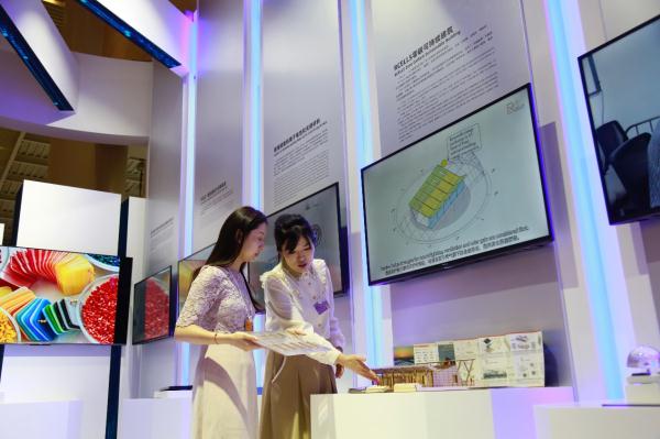 高清组图:互动感拉满 在夏季达沃斯论坛沉浸式体验科技魅力 高清组图:互动感拉满 在夏季达沃斯论坛沉浸式体验科技魅力