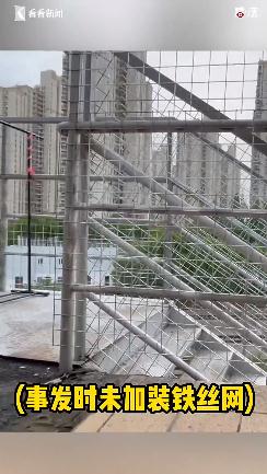 父亲看手机，2岁儿子误入电梯坠楼身亡，家属索赔145万