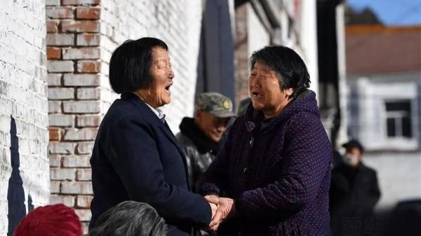 在荧幕内外弘扬“纪兰精神”——电影《申纪兰》主创人员专访