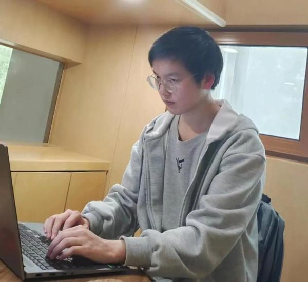 “搬砖男孩”从清华毕业了,他的去向是…… “搬砖男孩”从清华毕业了,他的去向是……