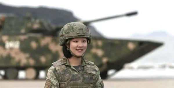 装甲驾驶特级女兵!网友:实力圈粉 装甲驾驶特级女兵!网友:实力圈粉