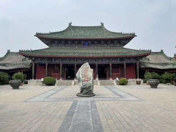 开封这座石碑上唯独少了“包青天”