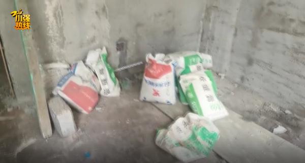 业主们怒了！满心欢喜等收房，外面泥巴路、里面没门框…住建局回应