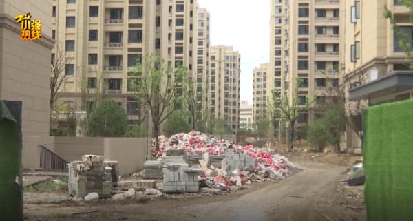 业主们怒了！满心欢喜等收房，外面泥巴路、里面没门框…住建局回应