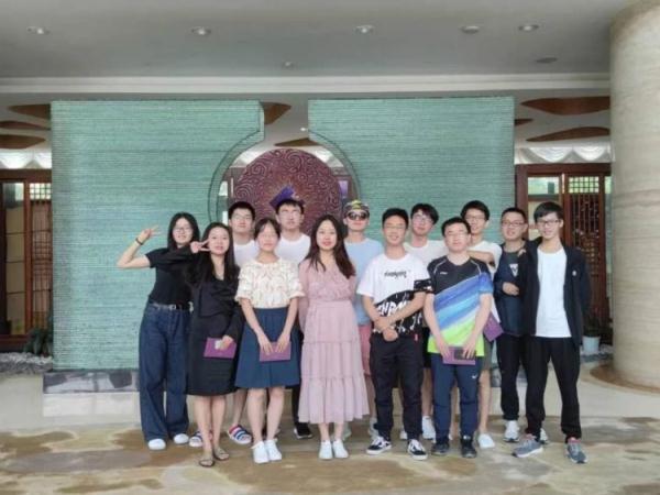 “搬砖男孩”从清华毕业了,他的去向是…… “搬砖男孩”从清华毕业了,他的去向是……