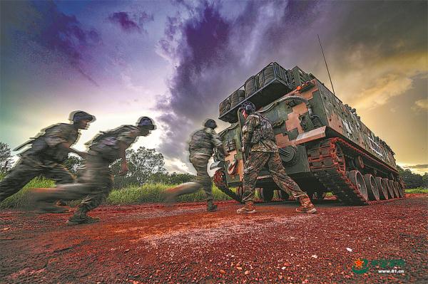 星夜出击！第74集团军某旅炮兵营开展跨昼夜实弹射击演练