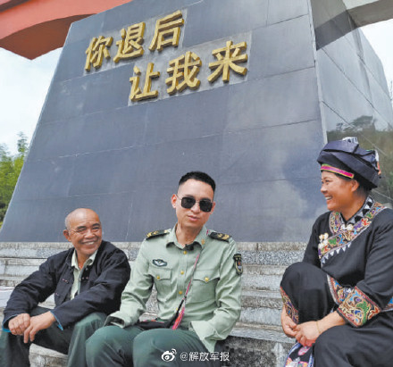 “排雷英雄战士”杜富国回第二故乡“探亲”