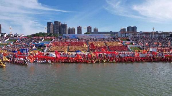 湖南沅陵:传统龙舟大赛开赛 40支龙舟队竞渡沅江 湖南沅陵:传统龙舟大赛开赛 40支龙舟队竞渡沅江