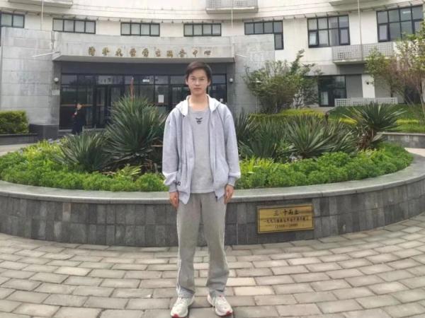 “搬砖男孩”从清华毕业了,他的去向是…… “搬砖男孩”从清华毕业了,他的去向是……