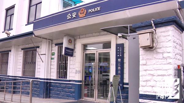 沪一保安自称落魄"富豪"，炒股失败跌落"神坛"后…当起红娘？