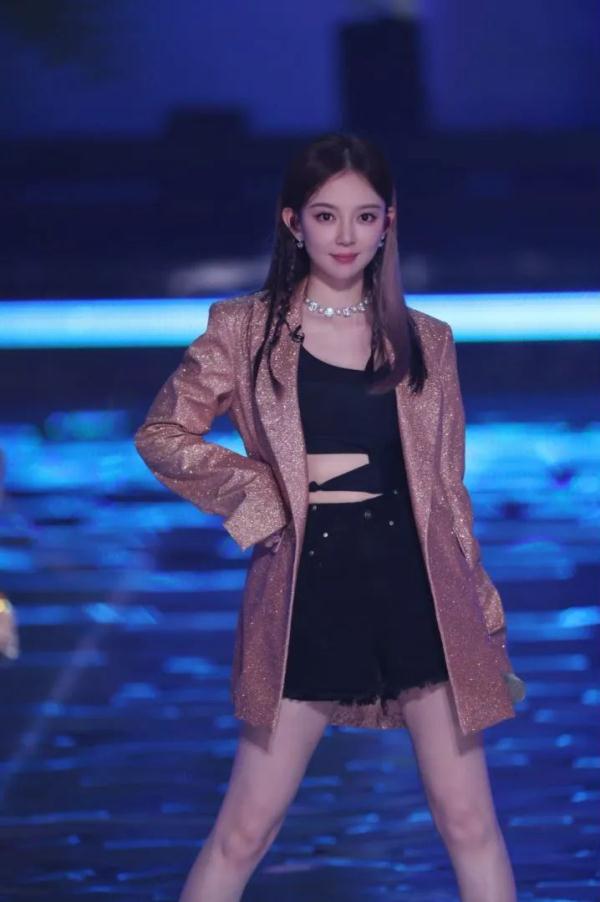 她三登春晚，却长期不火想过转行