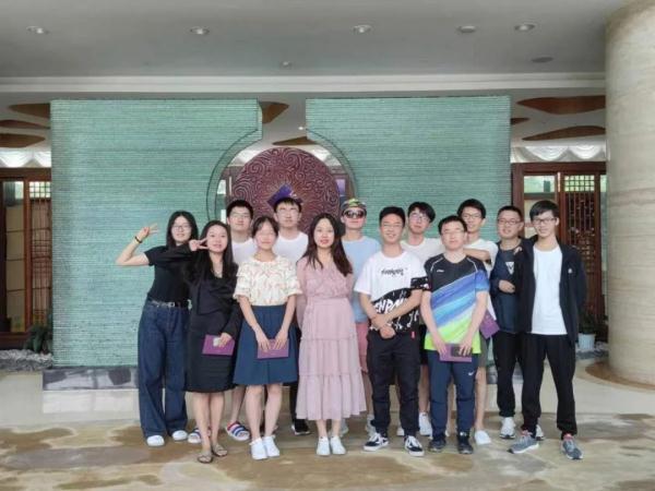 “搬砖”男孩林万东，从清华毕业去了这里……