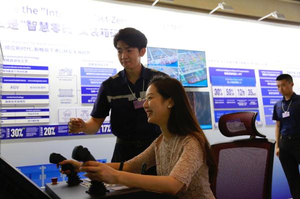 高清组图:互动感拉满 在夏季达沃斯论坛沉浸式体验科技魅力 高清组图:互动感拉满 在夏季达沃斯论坛沉浸式体验科技魅力