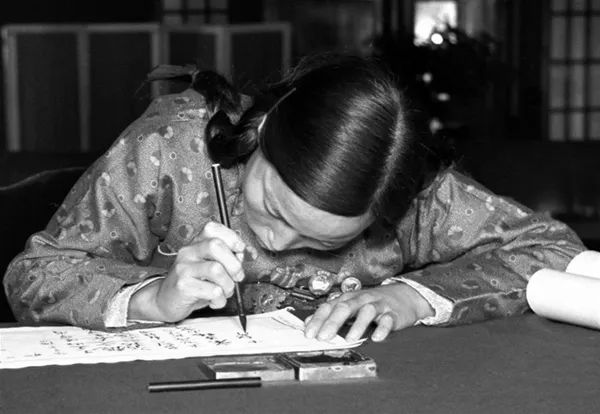 在荧幕内外弘扬“纪兰精神”——电影《申纪兰》主创人员专访